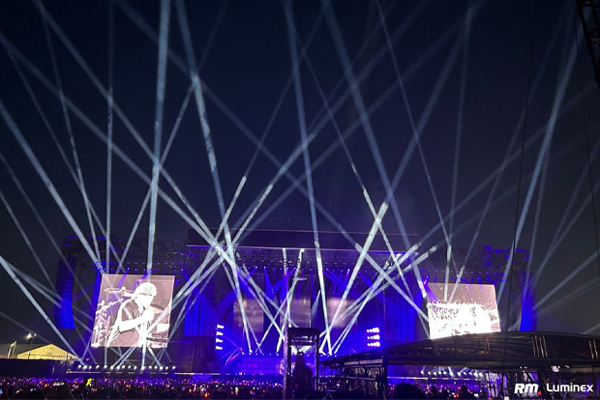 AC/DC在雷焦艾米利亞RFC運動場：音樂和技術的勝利！